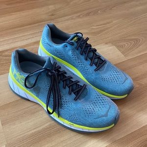 NWOT Hoka One One Cavu